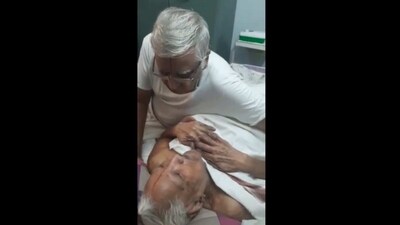 The image shows the elderly man and his centenarian dad. (Twitter/@goodpersonSrini) The image shows the elderly man and his centenarian dad. (Twitter/@goodpersonSrini)