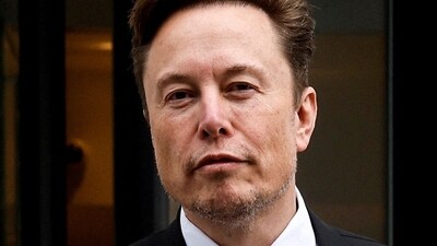 FILE PHOTO: Tesla CEO Elon Musk and his security detail depart the company’s local office in Washington, U.S. January 27, 2023.  REUTERS/Jonathan Ernst/File Photo