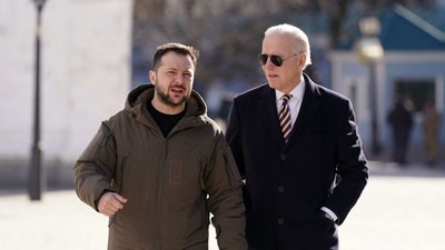 US President Joe Biden (R) walks next to Ukrainian President Volodymyr Zelensky (L) as he arrives for a visit in Kyiv on February 20, 2023. (AFP)