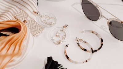 Accessorize strategically: Accessories can help draw attention to your best features and add personality to your outfits. For example, statement jewelry or scarves can draw the eye upwards to your face, while a belt can highlight your waist. (Unsplash) Accessorize strategically: Accessories can help draw attention to your best features and add personality to your outfits. For example, statement jewelry or scarves can draw the eye upwards to your face, while a belt can highlight your waist. (Unsplash)
