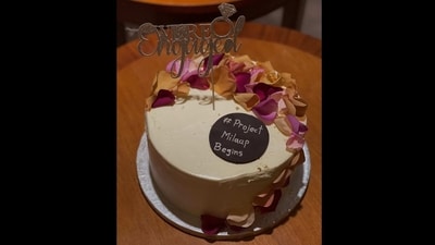 The image shows the engagement cake of the cross-border couple. The woman is from Pakistan, while the man is from India. (Instagram/@mishalengelo) The image shows the engagement cake of the cross-border couple. The woman is from Pakistan, while the man is from India. (Instagram/@mishalengelo)