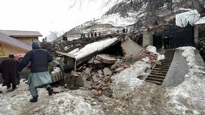 Landslide in the Rezan area of Kashmir's Ganderbal district damaged at least 10&nbsp;residential buildings. (Waseem Andrabi/HT Photo)