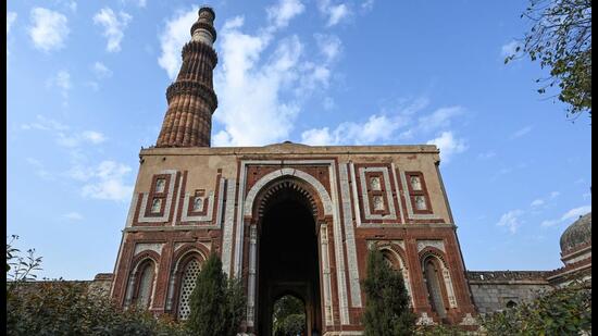 Alai Darwaza and the Quwwat-ul-Islam mosque are located to the south of Qutub Minar. The construction of the mosque reportedly started in 1193 by Qutb-ud-din-Aibak, the founder of the Mamluk dynasty, and completed in 1196. (Sanchit Khanna/HT Photo)