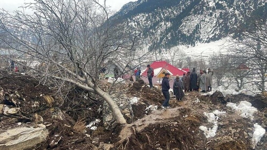 The landslide that occurred at Rezin in the Gagangeer area of Central Kashmir's Ganderbal district affected residential buildings and shops.(Waseem Andrabi/HT Photo)