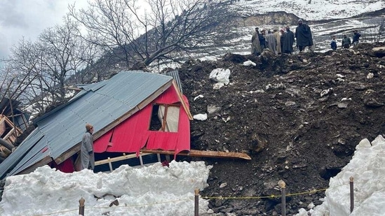 A damaged house in Ganderbal district.(Waseem Andrabi/HT Photo)