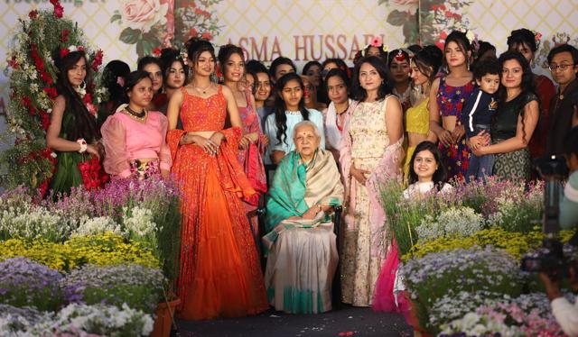 Governor Anandiben Patel with fashion designer Asma Hussain and models at Raj Bhawan (Deepak Gupta/HT) Governor Anandiben Patel with fashion designer Asma Hussain and models at Raj Bhawan (Deepak Gupta/HT)