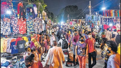 According to an MCD spokesperson, zonal authorities carried out drives in markets as well as weekly bazaars in Keshavpuram as part of a 100-day action plan against SUP. (HT Archive)
