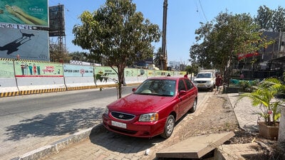 Cars seen parked on footpath in Baner. (Kalpesh Nukte/HT PHOTO) Cars seen parked on footpath in Baner. (Kalpesh Nukte/HT PHOTO)