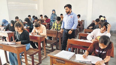Mumbai, India - February 21, 2023: Students appearing for 12th Class Board Exam at an examination centre at Maharashtra College, at Nagpada, as HSC Board examinations start today across the State, in Mumbai, India, on Tuesday, February 21, 2023. (Photo by Bhushan Koyande/HT Photo) (HT PHOTO) Mumbai, India - February 21, 2023: Students appearing for 12th Class Board Exam at an examination centre at Maharashtra College, at Nagpada, as HSC Board examinations start today across the State, in Mumbai, India, on Tuesday, February 21, 2023. (Photo by Bhushan Koyande/HT Photo) (HT PHOTO)