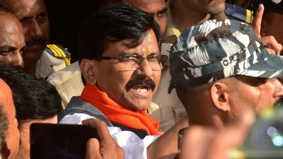 MP Shrikant Shinde, son of Maharashtra chief minister Eknath Shinde, has given a contract to attack Sanjay Raut. (Hindustan Times)