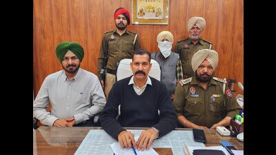 Special task force (STF)officials arrested Balwinderpal, a Patiala resident and recovered 1.5kg heroin from his possession in Ludhiana on Tuesday. (HT Photo) Special task force (STF)officials arrested Balwinderpal, a Patiala resident and recovered 1.5kg heroin from his possession in Ludhiana on Tuesday. (HT Photo)
