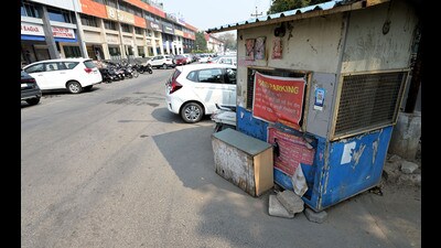 The parking lots were running free since January 30, when the contracts expired. MC officials said that this is a stop-gap arrangement and the parking fee will remain the same—  ₹14 for four-wheelers and  ₹7 for two-wheelers. (RAVI KUMAR/HT)