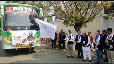 Manipur CM flags off students' exposure tour to Maharashtra (PIB) Manipur CM flags off students' exposure tour to Maharashtra (PIB)