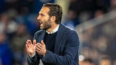 Valencia coach Ruben Baraja (Twitter/@valenciacf_en)
