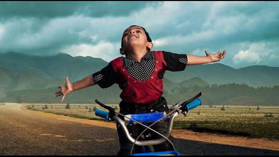 While motor-driven speeding vehicles are caught up in a competitive struggle to overtake one another on the beaten track, I sit leisurely on my bicycle to set off at my own pace. (Getty Images/iStockphoto)