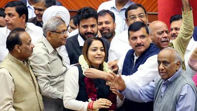 Aam Aadmi Party (AAP) members celebrate Shelly Oberoi’s election. (ANI) Aam Aadmi Party (AAP) members celebrate Shelly Oberoi’s election. (ANI)