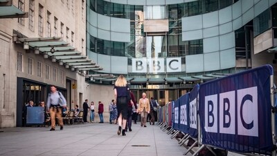 British government defends BBC. (HT_PRINT) British government defends BBC. (HT_PRINT)