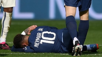Paris Saint-Germain's Brazilian forward Neymar lays on the pitch, due to an injury following a contact with Lille's French midfielder Benjamin Andre (unseen) during the French L1 football match between Paris Saint-Germain (PSG) and Lille LOSC at The Parc des Princes Stadium in Paris on February 19, 2023. (Photo by FRANCK FIFE / AFP) (AFP)