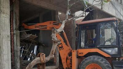 Ludhiana MC teams taking down illegal under construction buildings on Jassian road in Ludhiana. (HT Photo)
