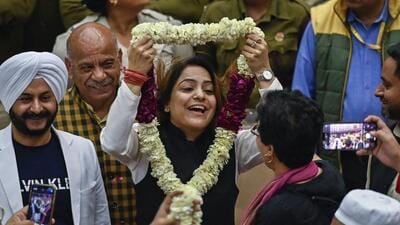 Mayor Shelly Oberoi celebrates with party members after getting elected. (Raj K Raj/HT Photo) Mayor Shelly Oberoi celebrates with party members after getting elected. (Raj K Raj/HT Photo)