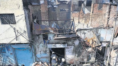Mumbai, India - February 22, 2023: A major early-morning Level-3 fire broke out with none injured after the blaze erupted in some of the hutments arount 4:15 am. At least 12 fire engines, eight water tankers and other fire brigade vehicles were engaged in the firefighting operation, at Kamala Nagar, Dharavi, in Mumbai, India, on Wednesday, February 22, 2023. (Photo by Vijay Bate/HT Photo (HT PHOTO) Mumbai, India - February 22, 2023: A major early-morning Level-3 fire broke out with none injured after the blaze erupted in some of the hutments arount 4:15 am. At least 12 fire engines, eight water tankers and other fire brigade vehicles were engaged in the firefighting operation, at Kamala Nagar, Dharavi, in Mumbai, India, on Wednesday, February 22, 2023. (Photo by Vijay Bate/HT Photo (HT PHOTO)