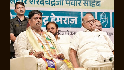 Ravindra Dhangekar and Sharad Pawar at a ,eet, ahead of the bypolls at Savitribai Phule Sabhagruha in Ganj Peth on Wednesday. (Rahul Raut/HT PHOTO) Ravindra Dhangekar and Sharad Pawar at a ,eet, ahead of the bypolls at Savitribai Phule Sabhagruha in Ganj Peth on Wednesday. (Rahul Raut/HT PHOTO)
