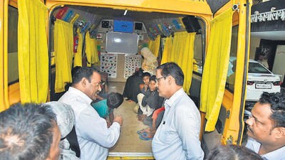 Thane, India - February 22, 2023: Thane district collector introduces mobile child-friendly bus, the first of its kind in the State, dedicated to children on the streets for their health, education and their welfare, in Thane, India, on Wednesday, February 22, 2023. (Praful Gangurde/HT Photo) (HT PHOTO) Thane, India - February 22, 2023: Thane district collector introduces mobile child-friendly bus, the first of its kind in the State, dedicated to children on the streets for their health, education and their welfare, in Thane, India, on Wednesday, February 22, 2023. (Praful Gangurde/HT Photo) (HT PHOTO)
