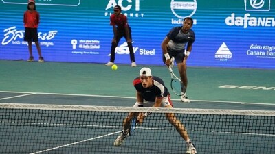 Ramkumar Ramanathan (behind)