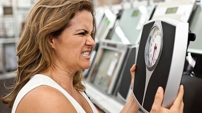 Maintain a healthy weight: Being overweight or obese can increase the risk of heart disease. Try to maintain a healthy weight through a combination of diet and exercise. (Gettyimages) Maintain a healthy weight: Being overweight or obese can increase the risk of heart disease. Try to maintain a healthy weight through a combination of diet and exercise. (Gettyimages)