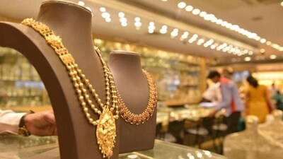 In the previous trade, the yellow metal had ended at  ₹56,260 per 10 gram. (HT File Photo)