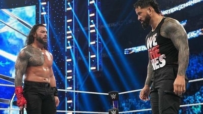 Roman Reigns(left) and Jey Uso (Twitter)