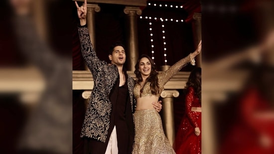 Sidharth Malhotra complemented his bride in a black sherwani with gold motifs.&nbsp;(Instagram/@kiaraaliaadvani)