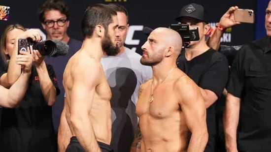 UFC lightweight champion Islam Makhachev(left) and featherweight champion Alexander Volkanovski (Getty)