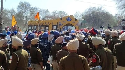 Sikh separatist leader and Waris Punjab De chief Amritpal Singh arrived in&nbsp;a procession with a bus carrying the parkash (installation) of Guru Granth Sahib to the protest site in Amritsar. 
