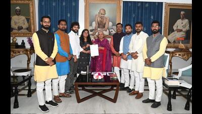 ABVP delegation met governor Anandiben Patel at Raj Bhawan on Thursday. (HT Photo)