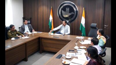 Chandigarh adviser Dharam Pal chairing the meeting of the high-powered committee for the new integrated waste plant on Thursday. (HT Photo) Chandigarh adviser Dharam Pal chairing the meeting of the high-powered committee for the new integrated waste plant on Thursday. (HT Photo)