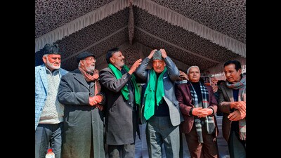 Former J&K chief minister and Democratic Progressive Azad Party (DPAP) chairperson Ghulam Nabi Azad with party leaders during a rally at Kokernag in Anantnag on Thursday. (PTI)