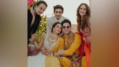 A family moment captured during Sidharth and Kiara's Mehendi ceremony. (Instagram) A family moment captured during Sidharth and Kiara's Mehendi ceremony. (Instagram)