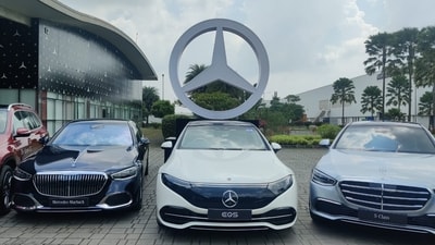 Mercedes-Benz lineup. Mercedes-Benz lineup.
