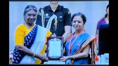 President Murmu gives the Central Sangeet Natak Akademi Award to Kumkum Dhar at Vigyan Bhawan in Delhi on Thursday (HT Photo)