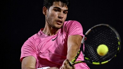 Spain's Carlos Alcaraz returns the ball during the ATP 500 Rio Open singles tennis match against Brazil's Mateus Alves in Rio de Janeiro, Brazil, on February 21, 2023. (Photo by MAURO PIMENTEL / AFP) (AFP)