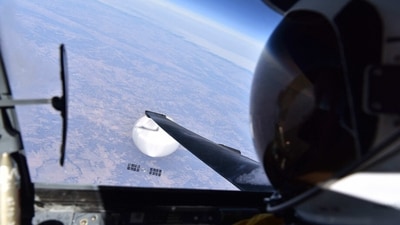 Pilot's Selfie With Chinese Spy Balloon: US Air Force pilot looks down at the suspected Chinese surveillance balloon. (AFP)
