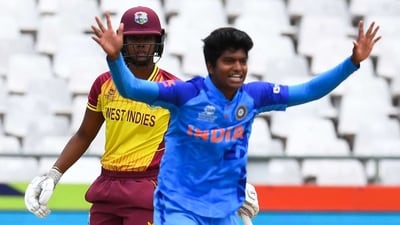 TOPSHOT - West Indies' Hayley Matthews (L) reacts after being dismissd by India's Pooja Vastrakar (R) during the Group B T20 women's World Cup cricket match between West Indies and India at Newlands Stadium in Cape Town on February 15, 2023. (Photo by Rodger Bosch / AFP) (AFP) TOPSHOT - West Indies' Hayley Matthews (L) reacts after being dismissd by India's Pooja Vastrakar (R) during the Group B T20 women's World Cup cricket match between West Indies and India at Newlands Stadium in Cape Town on February 15, 2023. (Photo by Rodger Bosch / AFP) (AFP)
