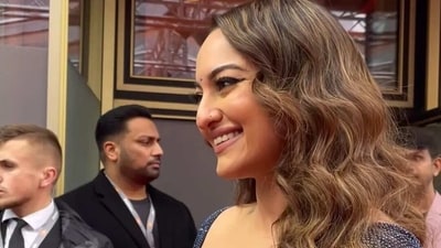 Sonakshi Sinha also sported a tiny bindi as she attended Dahaad's world premiere at Berlin International Film Festival 2023 Sonakshi Sinha also sported a tiny bindi as she attended Dahaad's world premiere at Berlin International Film Festival 2023