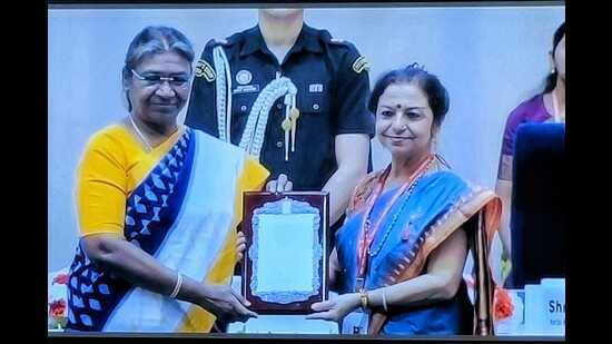 President Murmu gives the Central Sangeet Natak Akademi Award to Kumkum Dhar at Vigyan Bhawan in Delhi on Thursday (HT Photo)