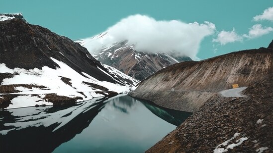 Pangong Tso Lake, Ladakh: This stunning blue lake, situated at an altitude of 4,350 meters, stretches over 134 km and is shared between India and China. The lake is surrounded by snow-capped mountains and is a popular destination for adventure enthusiasts.&nbsp;(Unsplash)
