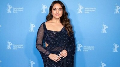 Flaunting her tattoo, Sonakshi Sinha styled her look with silver square-toe stilettoes.&nbsp; (Instagram/@aslisona)