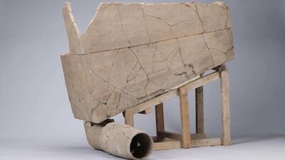 The manual toilet along with a bent flush pipe, were discovered in the ruins of a palace in Yueyang. (Twitter)