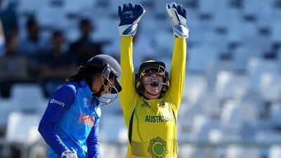Australia's Alyssa Healy appeals for the wicket of India's Smriti Mandhana. (REUTERS)