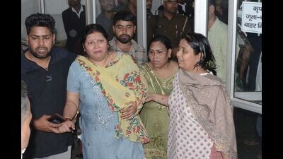 Grieving kin of the victim at SRN Hospital in Prayagraj on Friday (HT Photo) Grieving kin of the victim at SRN Hospital in Prayagraj on Friday (HT Photo)